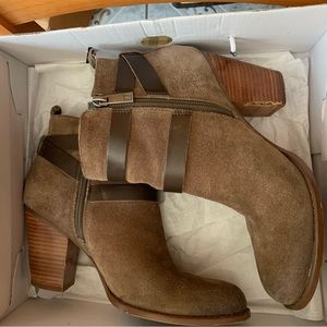 IVANKA TRUMP Women’s 8 “Filoer” Boots in Medium Brown (Suede) | (Used)